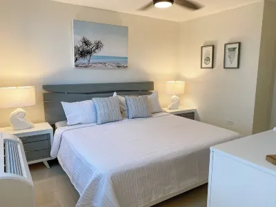 Crab Shack Condo at the Beach! Newly renovated! Beachfront with pool!