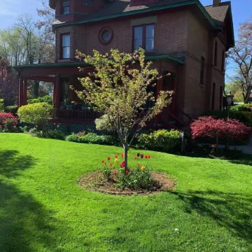 Providing a comfortable, home away from home experience for treasured guests.