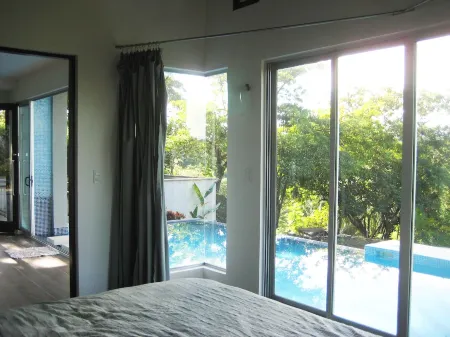 Beautiful, Contemporary Private Art/Yoga Retreat Home In Paradise!