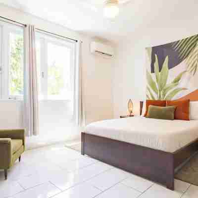 Family Stay 4 min to Beach: Grill, Crib & Parking Rooms