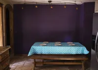 Charming Creekside 1940s Cottage, Kid/Dog Friendly