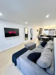 Charming 2-bedroom apartment in brilliant Montréal Hotels near 35 Port Royal Montréal