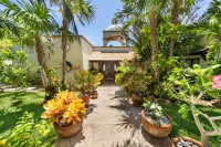 Four bedroom Caribbean oceanfront villa with stunning ocean views and two pools