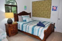 Spacious Condo with pool, 7min walk to the beach & town, Center of Tamarindo, CR