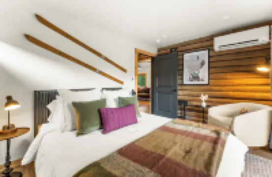 Modern Cabin with Canyon Views with Patio, Sauna Hot Tub, Wifi, AC & Fireplace