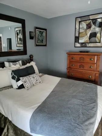 Experience comfort near sports action, 4BR/2Bath home by Arrowhead 14 min.