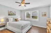 4BR Stay: Pet-Friendly, Sunroom, Fence & Fire Pit Hotels in Wade Hampton