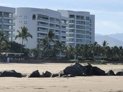 Luxurious newly renovated BeachFront Condo & Vidanta Membership Các khách sạn ở 