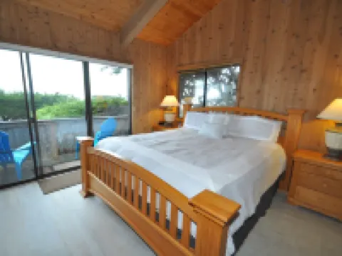 Bodega Bay Gem: 180° Ocean Views, Hot Tub, Man Cave & Family Vibes – Sleeps 12 Hotels in Bodega Bay