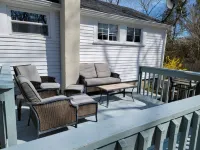 Cozy Cottage- Bright, 2 Bedroom- Great Location