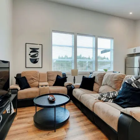 Squeaky clean brand new 2 bedroom close to major routes.