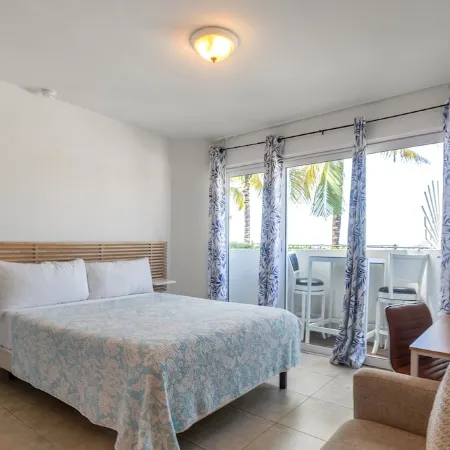Ocean View Studio in Maho, Beach Access
