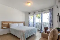 Ocean View Studio in Maho, Beach Access
