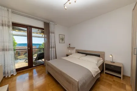 Comfortable apartment with sea view, close to the beach, family-friendly,  WiFi