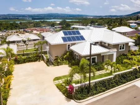 Villa Ginger/Beach access/Gated Community Отели в г. Reading