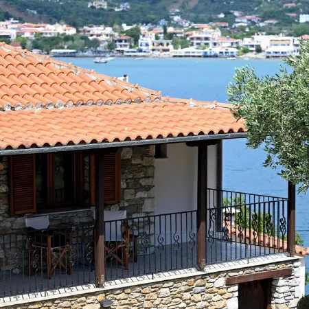 Villa With Private Pool in Front of the Sea - 20 meters from the sea.