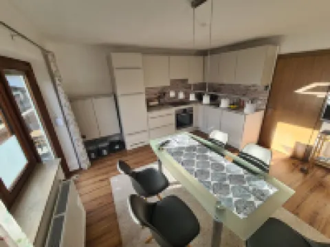 Renovated, modern and bright apartment in a quiet location for 2 to 5 people