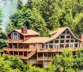 Chalet in the Mountains with Panoramic Views Отели рядом с достопримечательностью «Гамильтон Гарденс эт Лейк Чатудж»