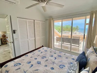 Ocean Front Blue Water Paradise Hotel a 