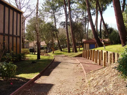 Apt type studio, 4/5 pers, in residence with swimming pools, beach and golf on foot