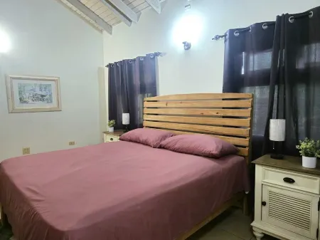 A Scenic Hillside Escape with Private Pool Near St. John's, Antigua Отели рядом с достопримечательностью «V C Bird Monument»