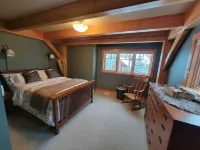 Gunners Lodge - Kicking Horse True Ski in/ Ski Out Hotels near Gorman Lake Snowmobile Staging Area