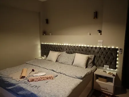 WestLuxApartment Отели рядом с достопримечательностью «Колоссы Мемнона»