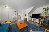 Children's Play Area Vacation House & 2 car Garage فنادق في لونغ بيتش