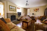 Luxury Self Catering Cottage in Historic Village Setting in the Forest of Dean Hotel a Coleford