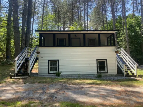 Newfound Lake Cozy Cottage Hotels in Bristol
