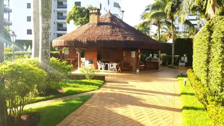 AP Acqua Riviera Prox Mar 10 people Gated Community Отели рядом с достопримечательностью «Praia Bertioga»