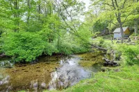 Creekside Cabin: Tubing, Trails & Highlands Charm! - Wifi