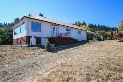 180 Water views + patios!