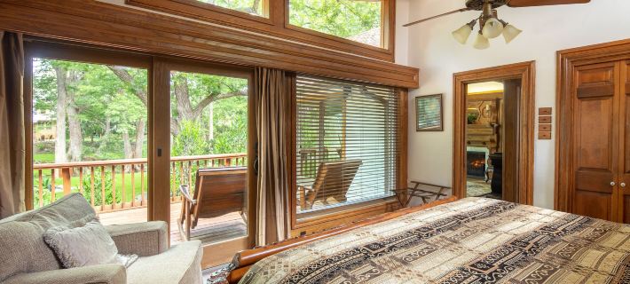 Creekhaven Inn & Spa Hotels in Hays County