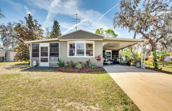 距村莊27英里：帶戶外空間的鬱鬱蔥蔥的家！