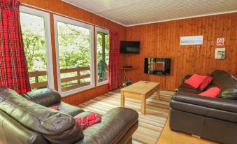 Lodge 2 - "Rowan"