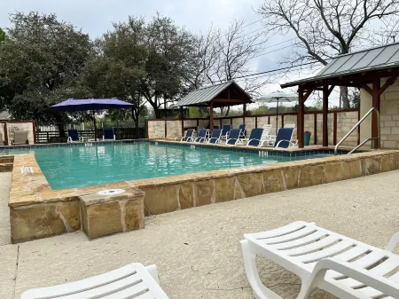 Gruene Cottages Отели рядом с достопримечательностью «Guadalupe River»