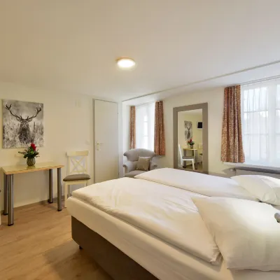 هوتل هيرشين Hotels near هيلمهاوس