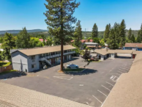 Charm Motel & Suites Hotels in Burney