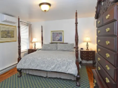 The Country Inn of Berkeley Springs Hotels in Berkeley Springs