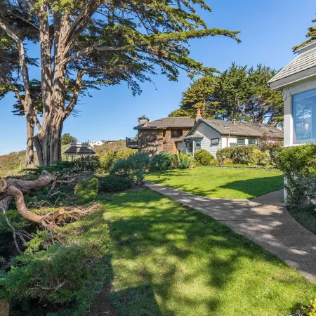 Elk Cove Inn & Spa