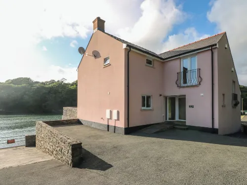 Curlew Hotels in Angle