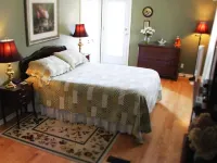 Forest Hill Bed and Breakfast فنادق في كيتشنر