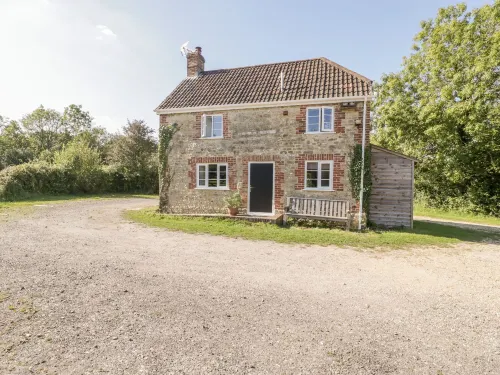 Pound Cottage - موقف سيارات