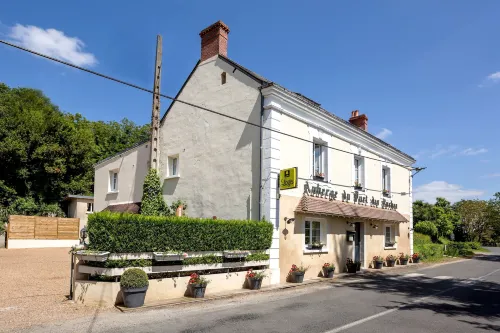 L'Auberge du Port des Roches Hotels in Le Lude