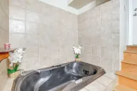 1 Mi to Dtwn: Townhome w/ Patio in Baltimore! - Kondo
