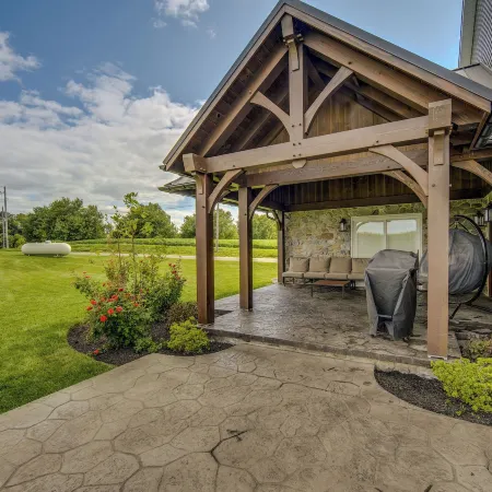 Patio and Yard Newly Built Retreat in Ronks!