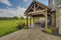 Patio and Yard Newly Built Retreat in Ronks! - parking