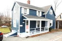 Cozy Pet Friendly House Next To Train