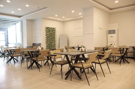 Home Plus Hotel Отели рядом с достопримечательностью «Yiğit Alışveriş Merkezleri - Pendik Şube»